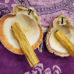 Palo Alto Incense Sticks; natural wood with a pleasant, mild aroma.